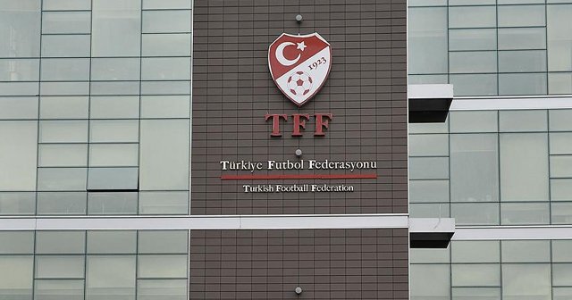 &#039;Bursaspor-Fenerbahçe maçı hakemin saatine göre 3 dakika geç başlamıştır&#039;