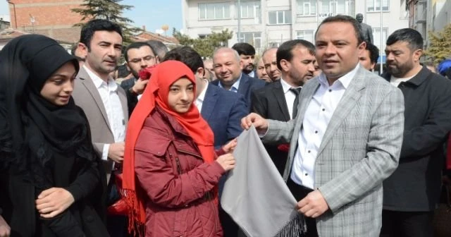 28 Şubat’ın yıl dönümünde başörtüsü dağıtıldı