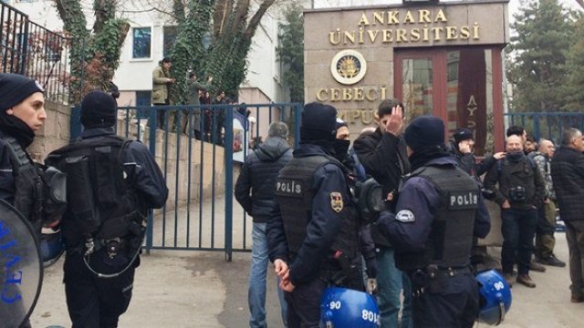 Ankara Üniversitesi&#039;nde gergin saatler