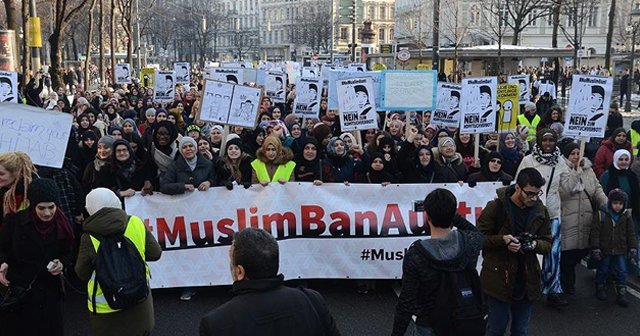 Avusturya’da &#039;Başörtüme Dokunma&#039; protestosu