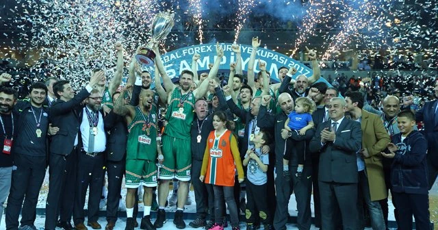 Banvit Anadolu Efes'i 75-66 yenerek kupanın sahibi oldu