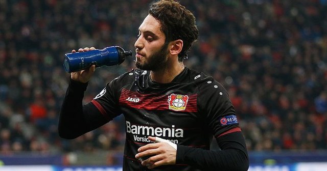 Bayer Leverkusen&#039;den Hakan Çalhanoğlu&#039;nun cezasına tepki