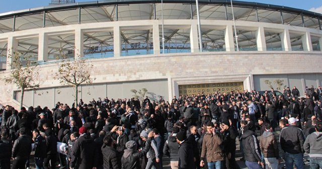 Beşiktaş taraftarı 30 otobüs ile TT Arena’da yolunda