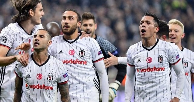 Beşiktaş yıldız futbolcuyla 3 yıl daha uzattı