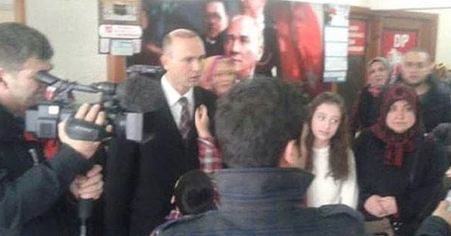 Demokrat Parti'de referandum krizi istifa getirdi