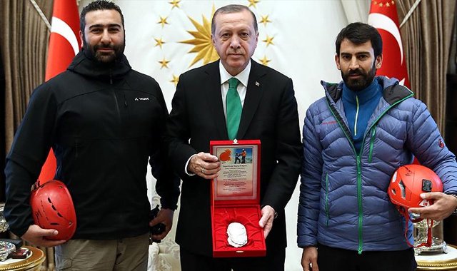 Erdoğan şehitler için tırmanan dağcıları kabul etti