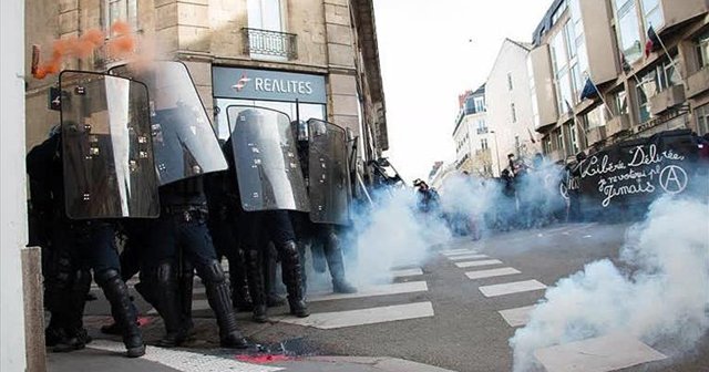 Fransa&#039;da Le Pen karşıtı gösteriler artıyor