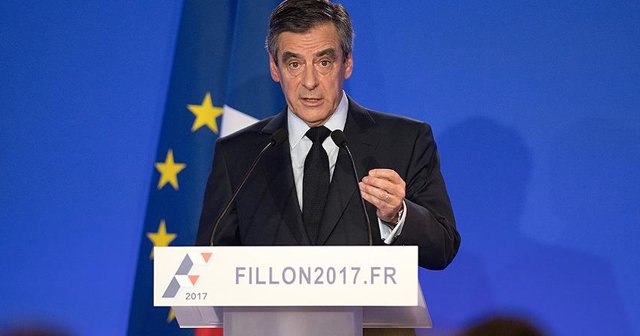 Fransa&#039;da merkez sağın adayı Fillon&#039;u zora sokacak iddia