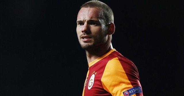 Galatasaray&#039;da Sneijder şoku!