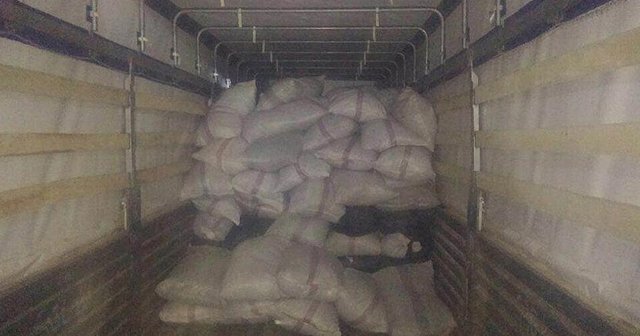 Hakkari&#039;de 54 bin 600 paket kaçak sigara ele geçirildi