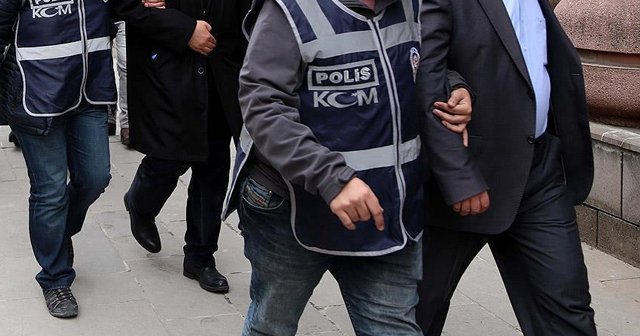 İKÇÜ&#039;ye FETÖ/PDY operasyonu: 8 gözaltı