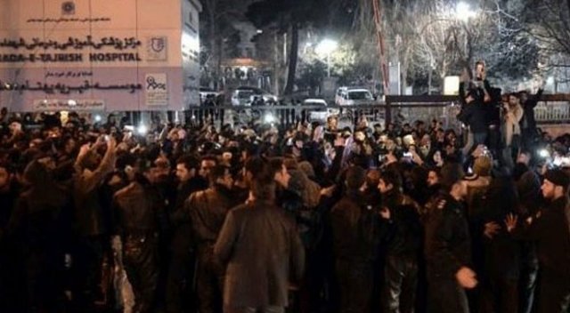 İran&#039;da rejime karşı gösteriler şiddetleniyor