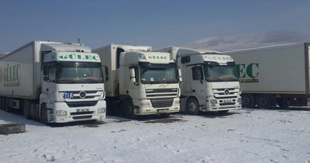 İran, Türk tırlarını mahkeme kararına rağmen bırakmıyor