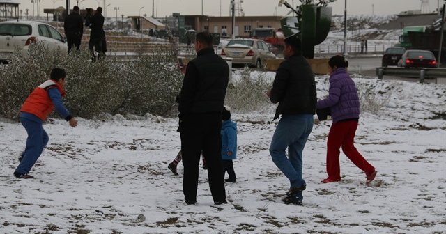 Kerkük&#039;te 10 yıl aradan sonra kar yağdı