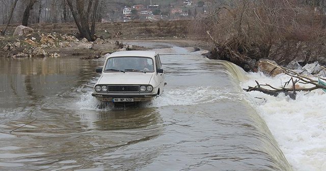 Kocaçay köprüleri su altında kaldı