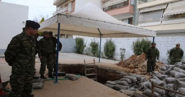 Komşu&#039;da bomba paniği! 72 bin kişi tahliye edildi