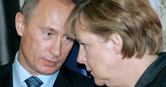 Kremlin: Putin ile Merkel telefon görüşmesi yaptı