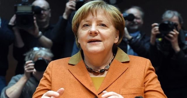 Merkel Federal Meclis Araştırma Komisyonunda ifade verdi