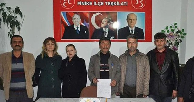 MHP Finike&#039;de istifa depremi, çok sayıda istifa var