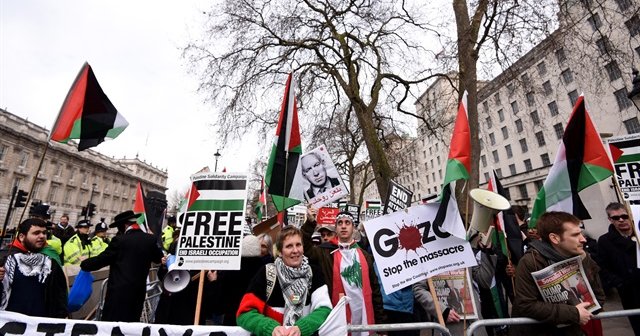 Netanyahu Londra&#039;da protesto edildi