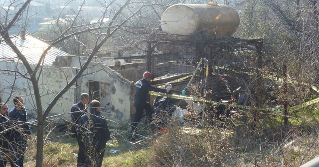 Pendik&#039;te ceset ihbarı, polis ve itfaiye alarma geçti