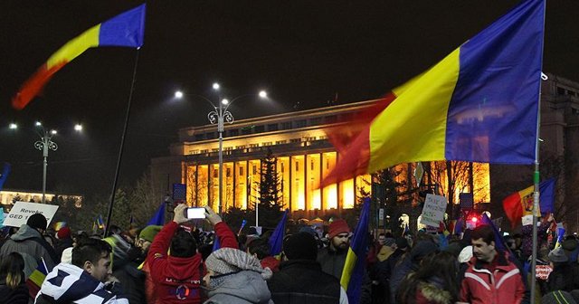 Romanya&#039;daki &#039;af tasarısı&#039; protestoları devam ediyor