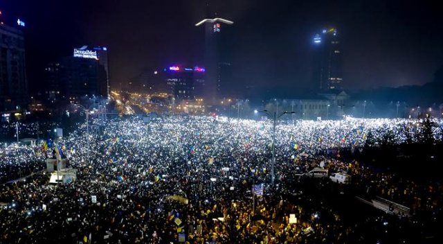 Romenler Bükreş sokaklarını terk etmiyor