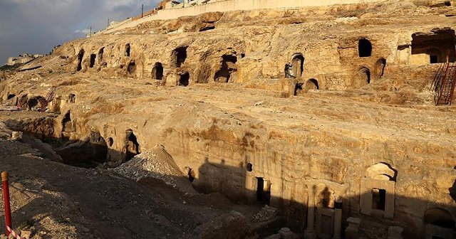 Şanlıurfa&#039;nın 2 bin yıllık kaya mezarları turizme açılacak