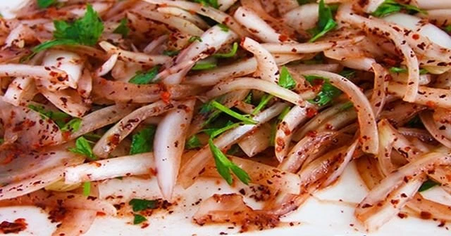 Soğan, üreticisinin 'gözlerini yaşarttı'