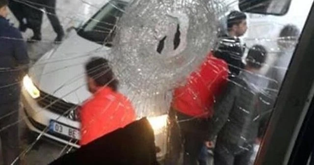Takım otobüsüne saldırı: Sportif direktör ağır yaralandı