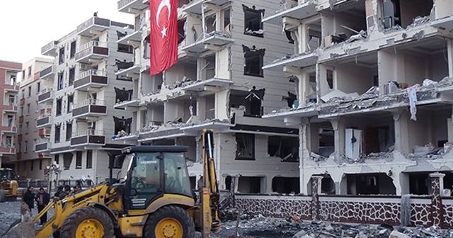 Viranşehir&#039;de patlama bölgesinde insan uzuvları bulundu