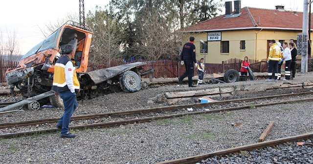 Adana'da yol tamir makinesi devrildi: 3 işçi öldü