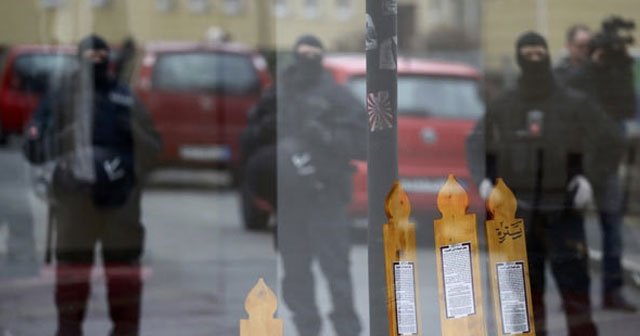 Almanya&#039;da camiye polis baskını