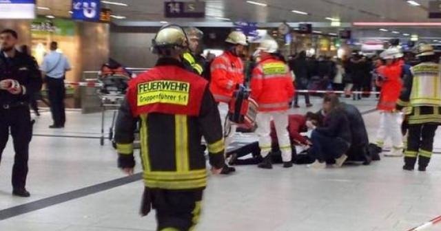 Almanya&#039;da tren istasyonunda baltalı saldırı: 7 yaralı