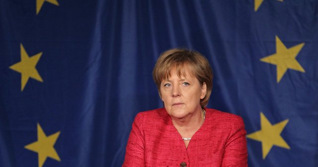 Angela Merkel&#039;den referandum mesajı: Bekleyelim