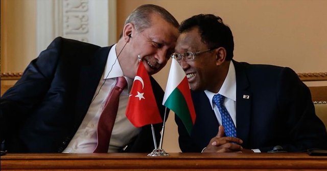 Anlaşma imzalandı! Madagaskar FETÖ okullarını devrediyor