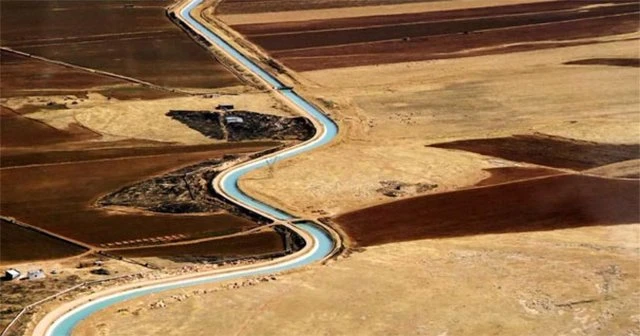 Atatürk Barajı Gölü'nden Mardin'e su sağlayacak kanalda sona gelindi