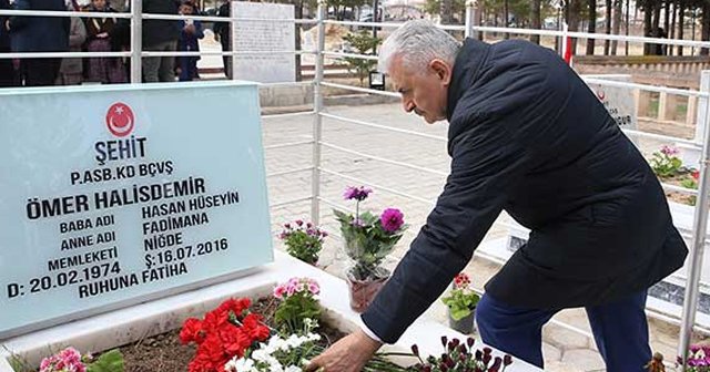 Başbakan Yıldırım&#039;dan Halisdemir&#039;in kabrine ziyaret