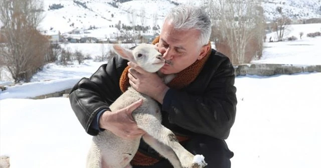 Başbakan Yıldırım memleketi Erzincan&#039;da hasret giderdi