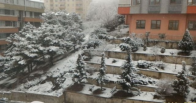 Başkent Ankara&#039;da kar sürprizi