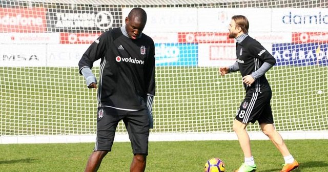 Beşiktaş&#039;ta Demba Ba antrenmanlara başladı