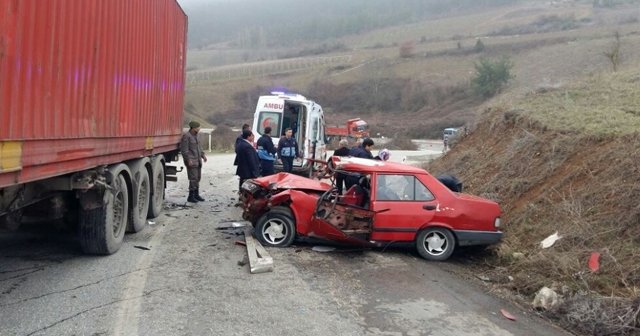 Bilecik’te Tır ile otomobil çarpıştı: 1 ölü, 4 yaralı