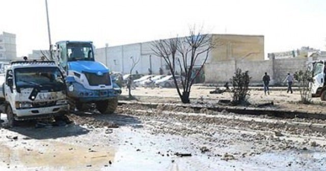 Bomba yüklü araçla saldırdılar, 3 ölü