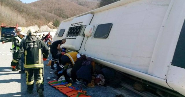 Bursa-Ankara karayolunda yolcu otobüsü devrildi