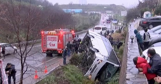 Çevik kuvvet otobüsü devrildi: 5 yaralı