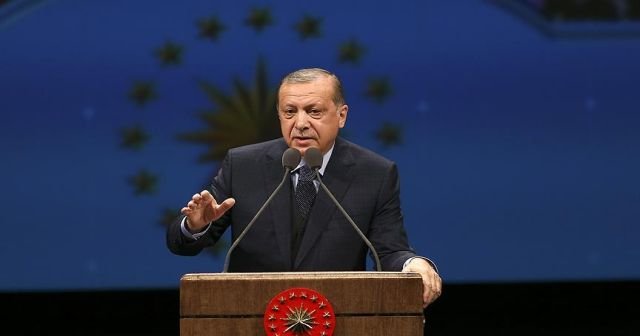 Erdoğan müjdeyi verdi, tüm salon ayağa kalktı!