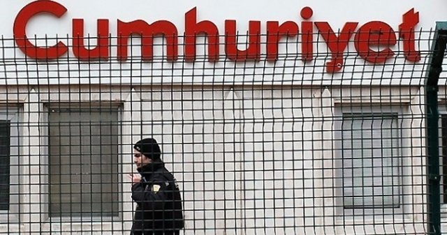 Cumhuriyet gazetesi önünde silah sesleri, çevrede panik yaşandı