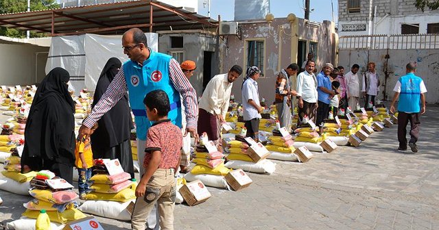 Diyanet&#039;ten Yemen&#039;de gıda yardımı