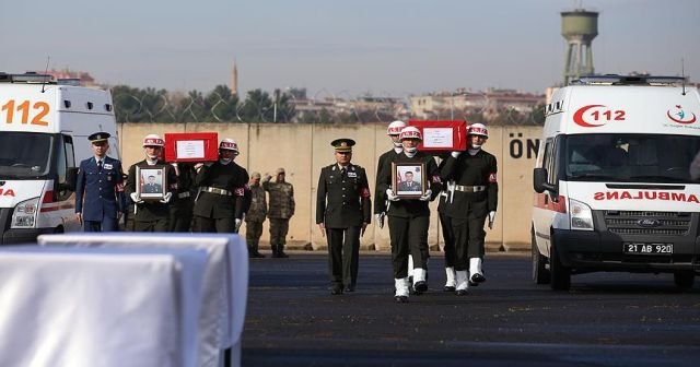 Diyarbakır&#039;daki şehitler memleketlerine uğurlandı