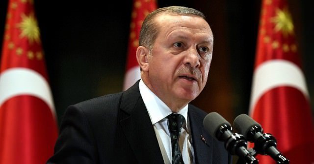 Erdoğan&#039;dan G.Saraylı yıldıza övgü